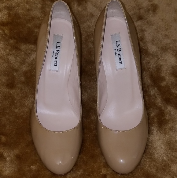 L. K. Bennett Shoes - L. K. Bennett nude/tan patent leather heels
